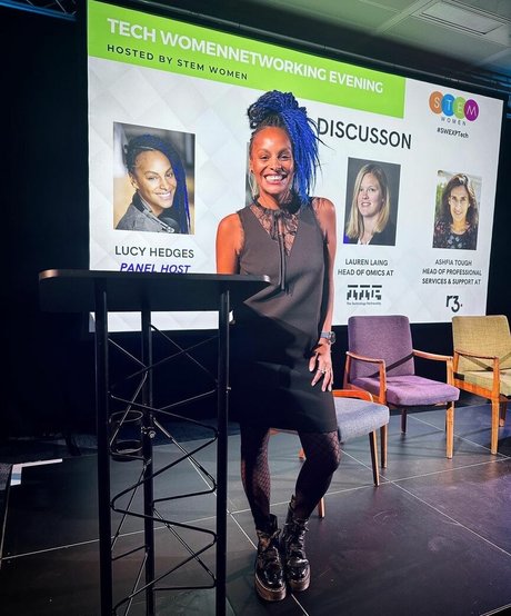 Lucy Hedges ポルノスター 高品質 写真