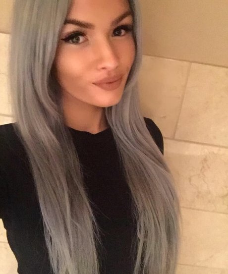 Angelica Sharpe 独占スター ギャラリー