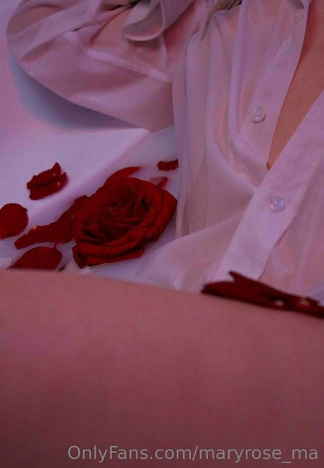 巨乳ランジェリーオンリーファンズ セクシーヌード 写真