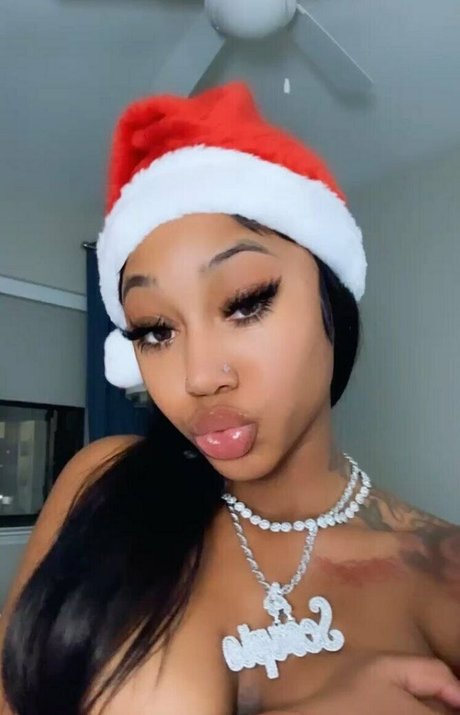 巨乳ランジェリーオンリーファンズ 無料 写真