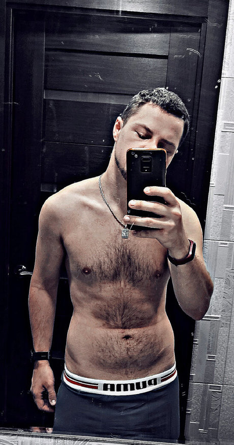 RamZi ポルノスター ヌード アーカイブ