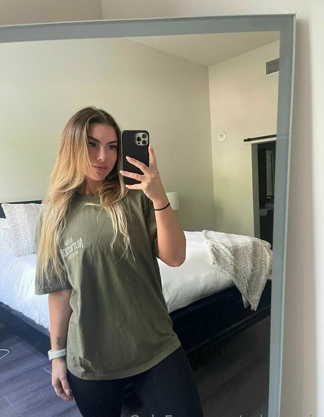 Sabrina Nic ポルノスター エロティック 画像