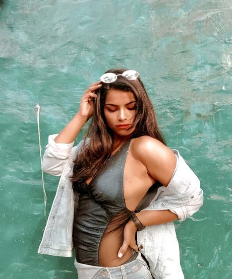 ビキニプリンセスオンリーファンズ セクシー裸 ギャラリー