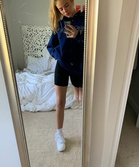 Lola Dubrul 完璧なスター ギャラリー