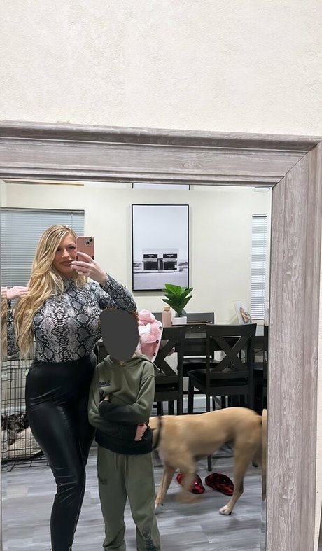 カーリーエボニーオンリーファンズ 無料 写真