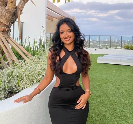 itsparvathik セクシーなポルノスター 写真