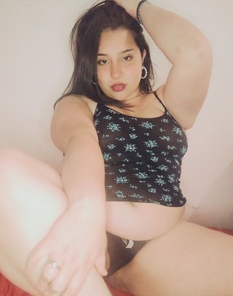 成熟したラテン系オンリーファンズ セクシーヌード 写真