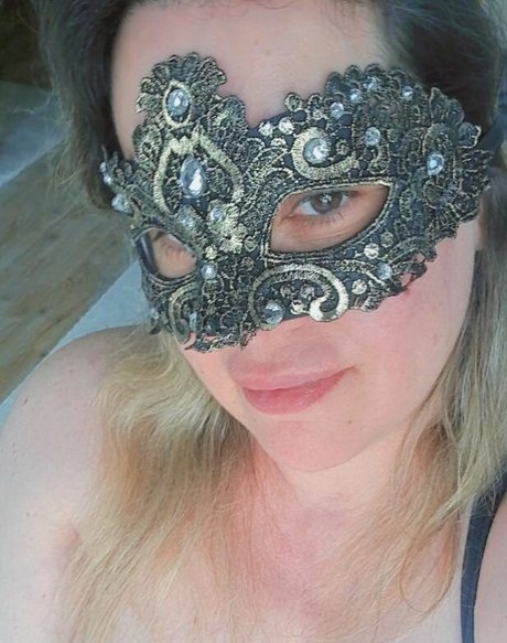 クソ野郎オンリーファンズ セクシーヌード 写真