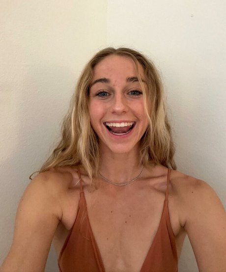 Siena Palicke セクシーなスター ギャラリー