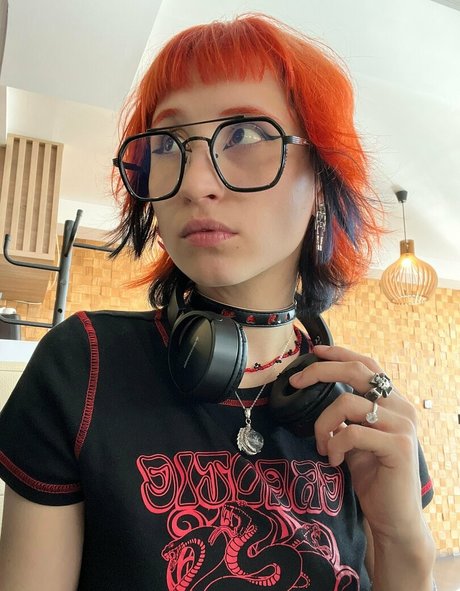 ぽっちゃりカップルオンリーファンズ 美しいヌード 画像