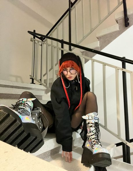 赤毛の痩せたオンリーファンズ えろた 写真