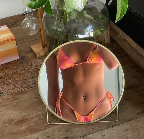 熟女オナニーオンリーファンズ 美しい裸 写真