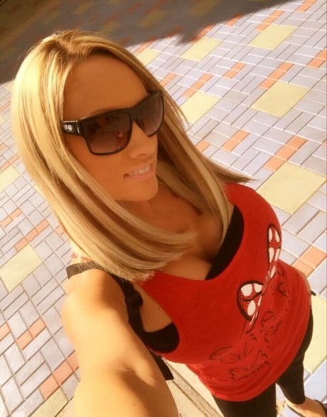 太ったお母さんオンリーファンズ アート裸 画像