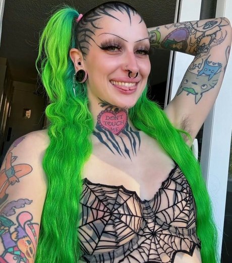 かわいいブロンドのオンリーファンズ 可愛い 写真