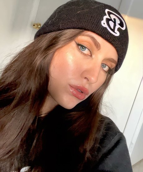 有名な男性のオンリーファンズ セックス 写真