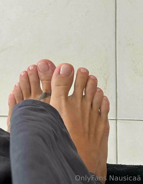 youliakyolner ポルノスター アート 画像