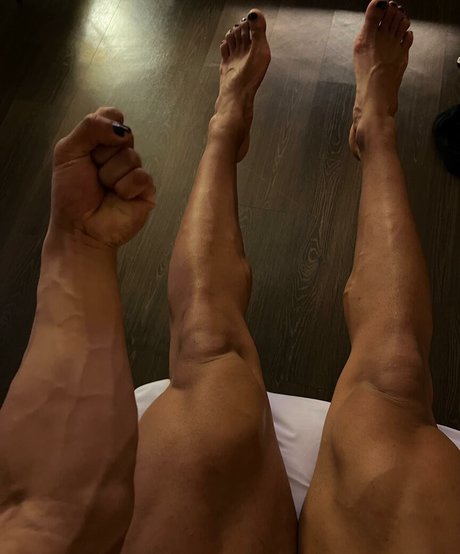 Venom Luisa 裸モデル 写真