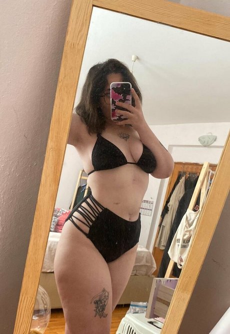 年配の熟女オンリーファンズ ホットヌード 画像