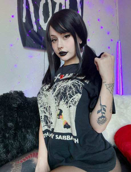 Lolaknivesxz 無料女優 画像