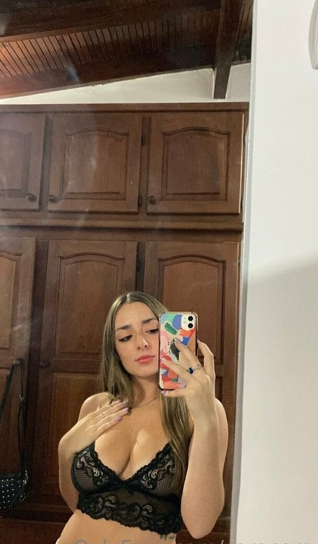 足の動画 オンリーファンズ 美しい 画像