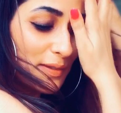 足 熟女 オンリーファンズ エロチック 画像