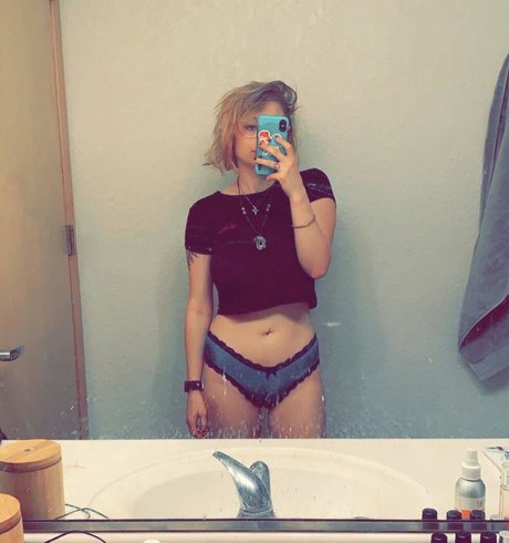 Curthobain ヌードモデル 画像