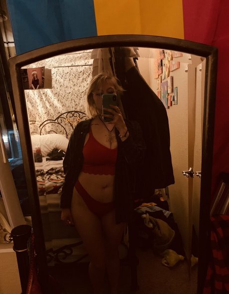 Curthobain ポルノスター 可愛い 写真