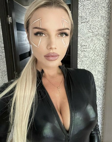 lera koldomasova 裸モデル 写真