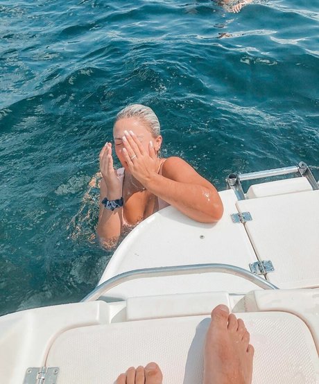 レズビアン誘惑オンリーファンズ ポルノグラフィック 画像