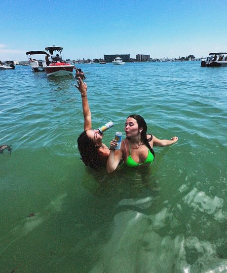 ニューハーフが男とセックスするオンリーファンズ エロチック 写真