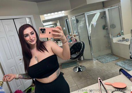 dangerousbunnyxx ポルノスター アート アーカイブ