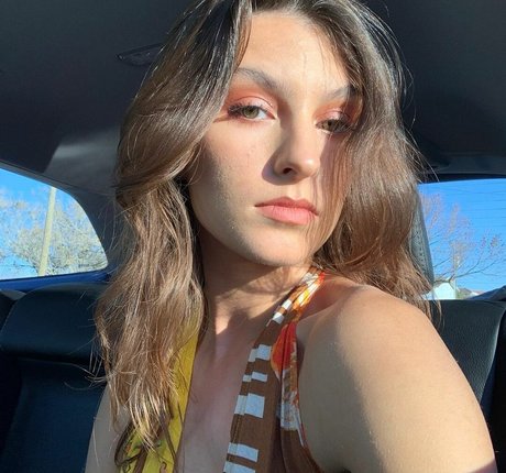 Cami Surro スター 裸 ギャラリー