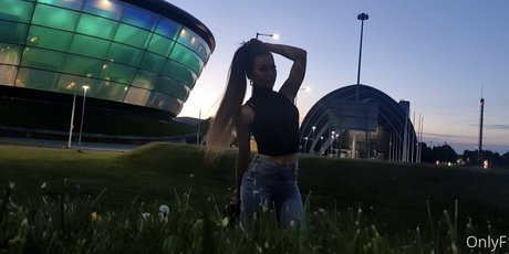 金髪の小人オンリーファンズ えろた 写真