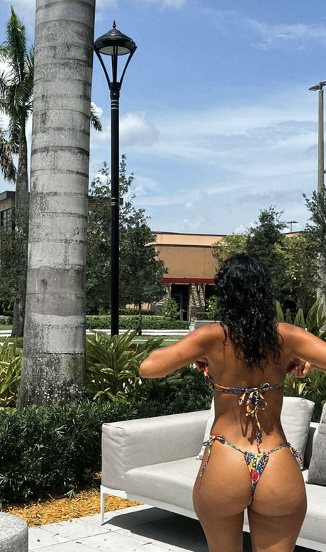 Kianti Anina 裸の女優 写真