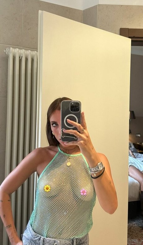 ヌード熟女オンリーファンズ 美しいヌード 写真