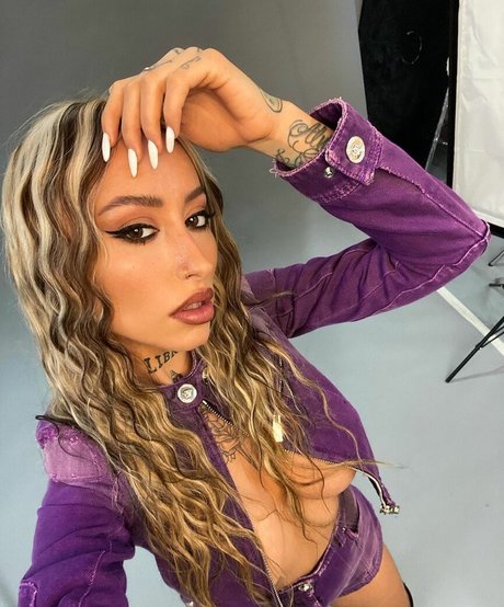 larataylorbb 最高のスター 写真