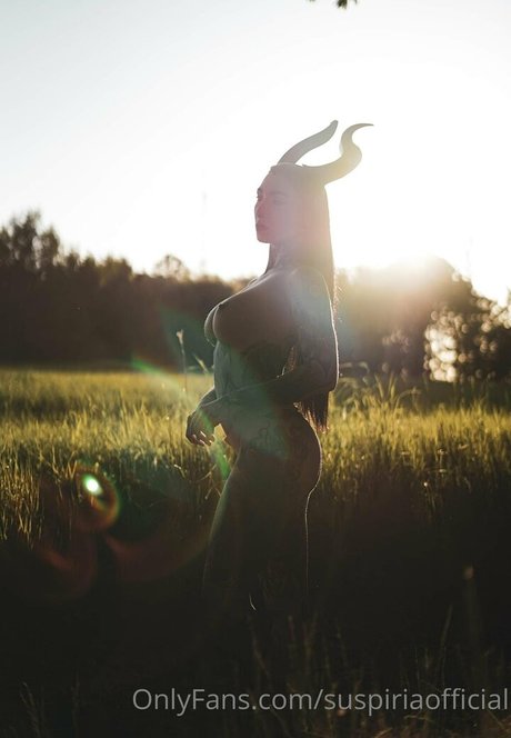 suspiriaofficial エロティックなスター 写真