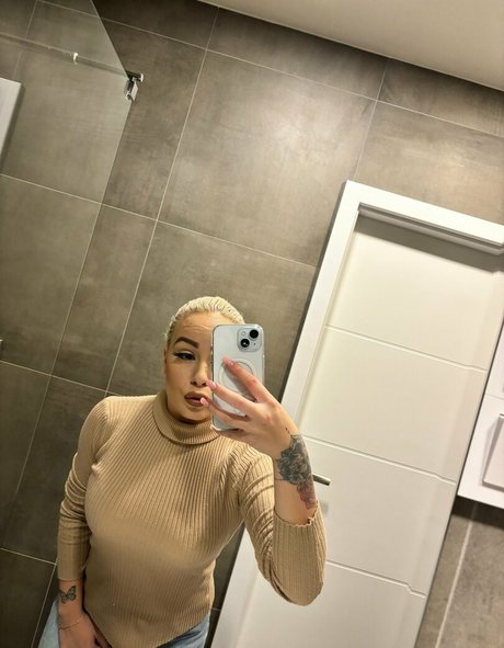 異人種間XXX オンリーファンズ セクシーヌード 写真