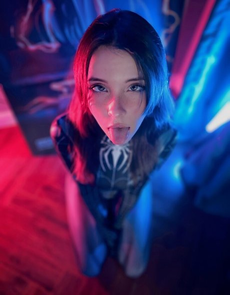 ジャークオンリーファンズ セクシー裸 写真