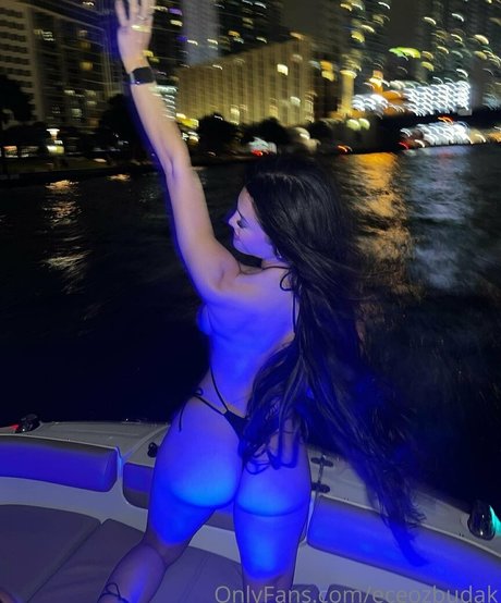 eceozbdk 高品質女優 写真