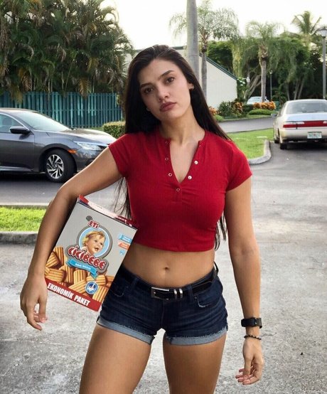 eceozbdk 裸の女優 写真