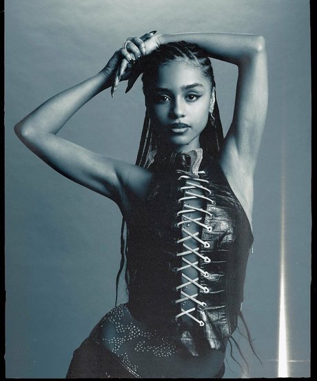 後背位オンリーファンズ 無料アダルト 写真