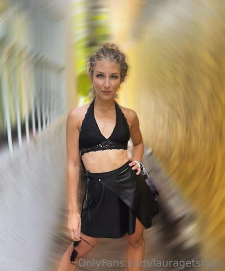 lauragetshigh 裸のモデル 写真