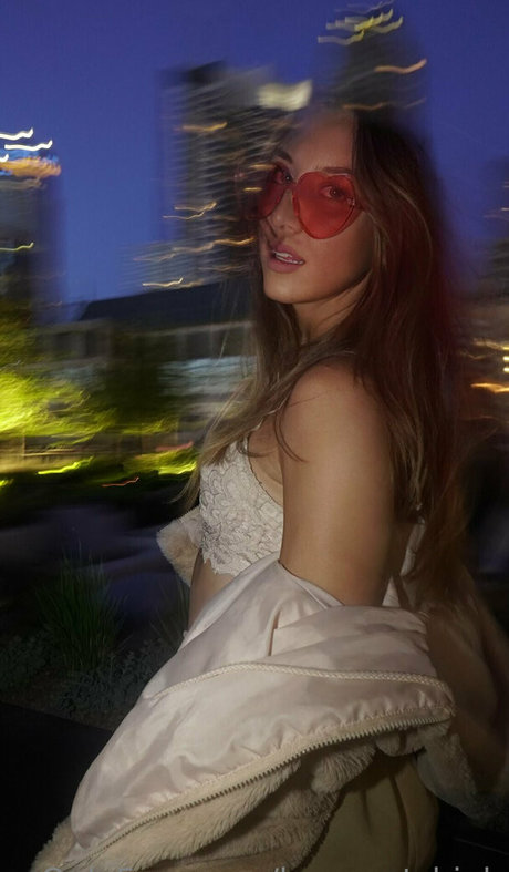 フィリピン人オンリーファンズ セクシー 画像