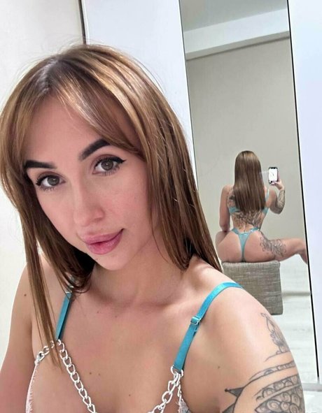 パイズリ オンリーファンズ アートヌード 画像