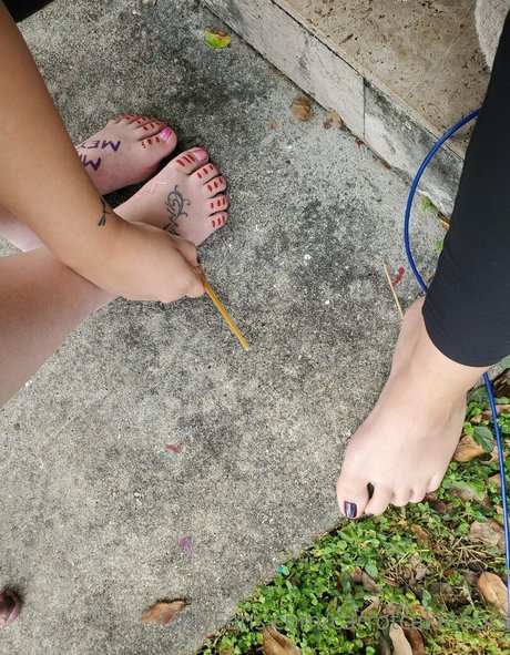 ティーンフィンガリングオンリーファンズ 無料エロ 画像