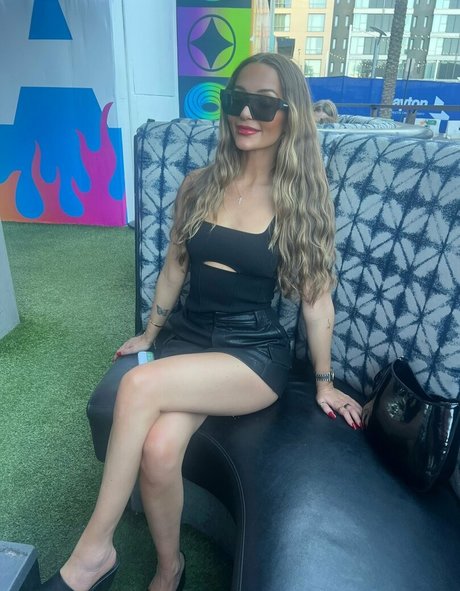 lillyslibrary ポルノスター 写真