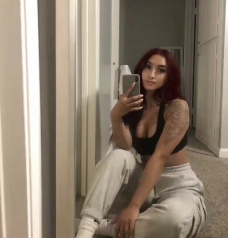 Mlvareezy ヌード女優 写真