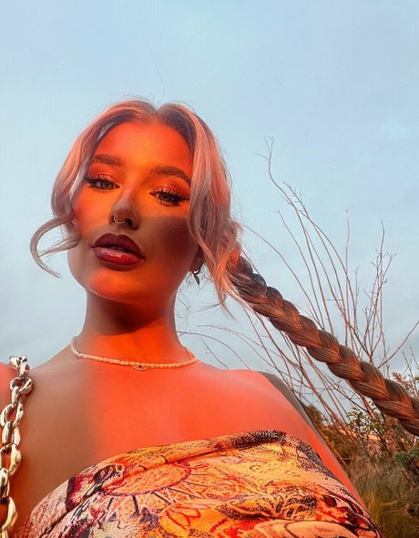 ヌード妻オンリーファンズ HD 画像