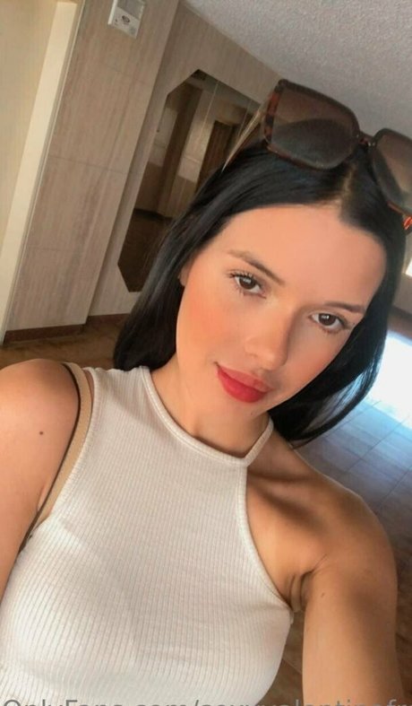 裸の女の子オンリーファンズ ホットヌード 写真